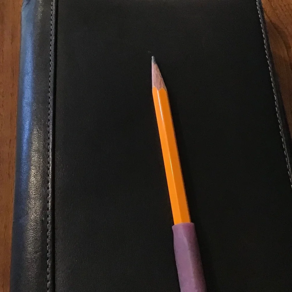 LEED’S Black Leather‎ Passport Organizer Zipper Close Card Slots Pocket Pen Slot